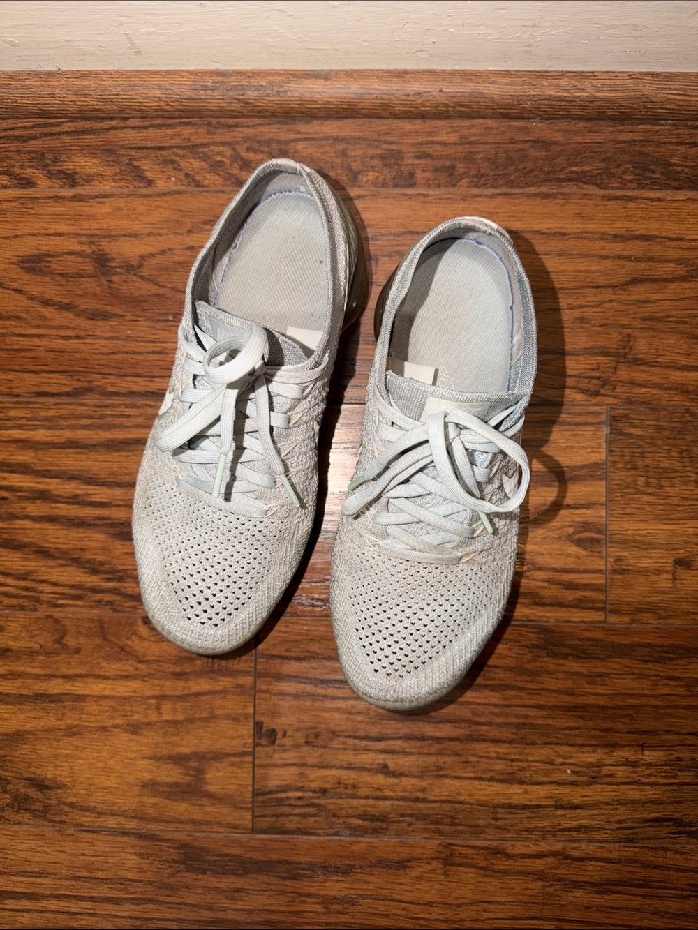 Nike Women's Light Gray Knit Athletic Sneakers
